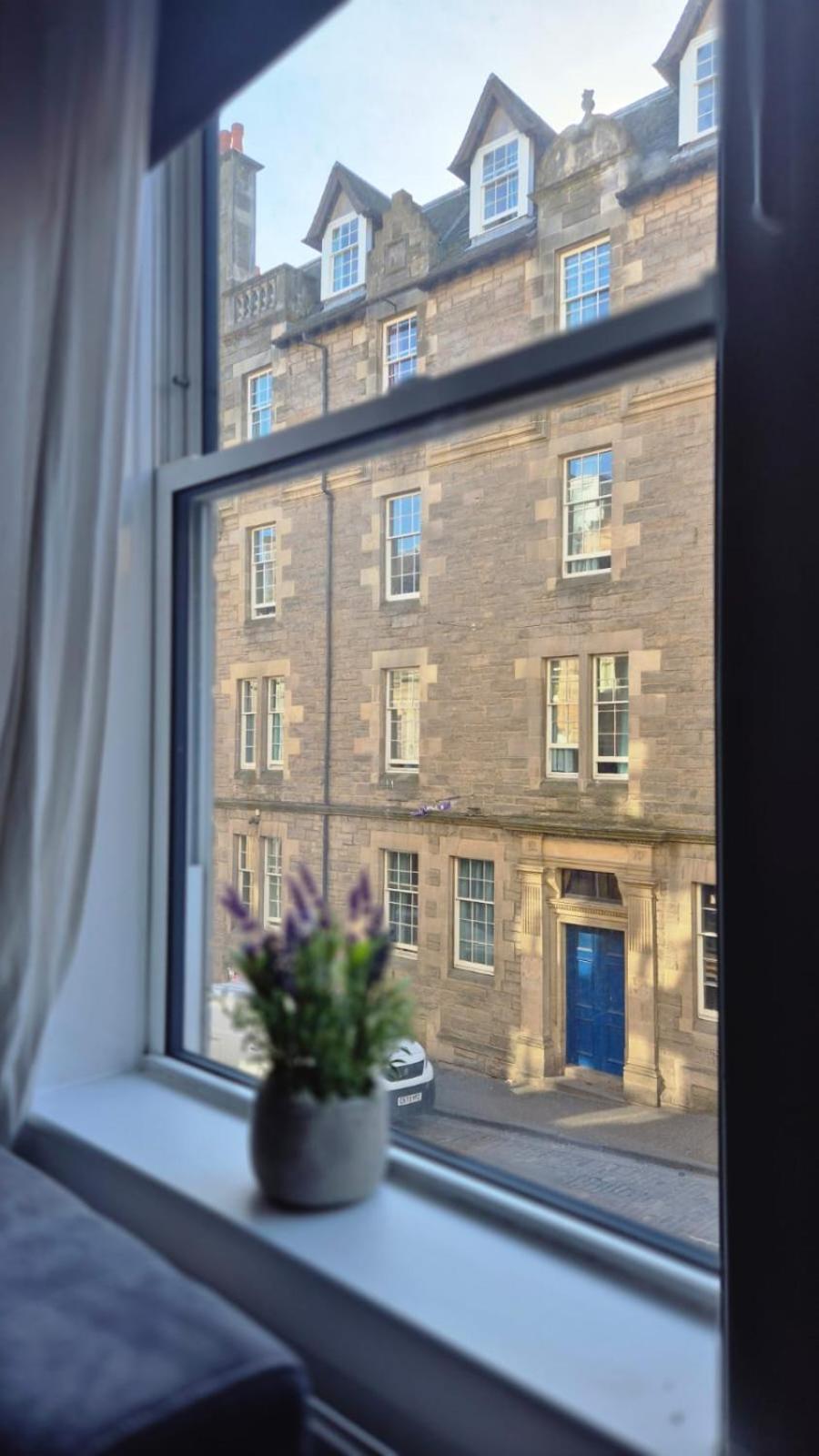 Royal Mile Neighbour 2-bed Old Town Apartment *