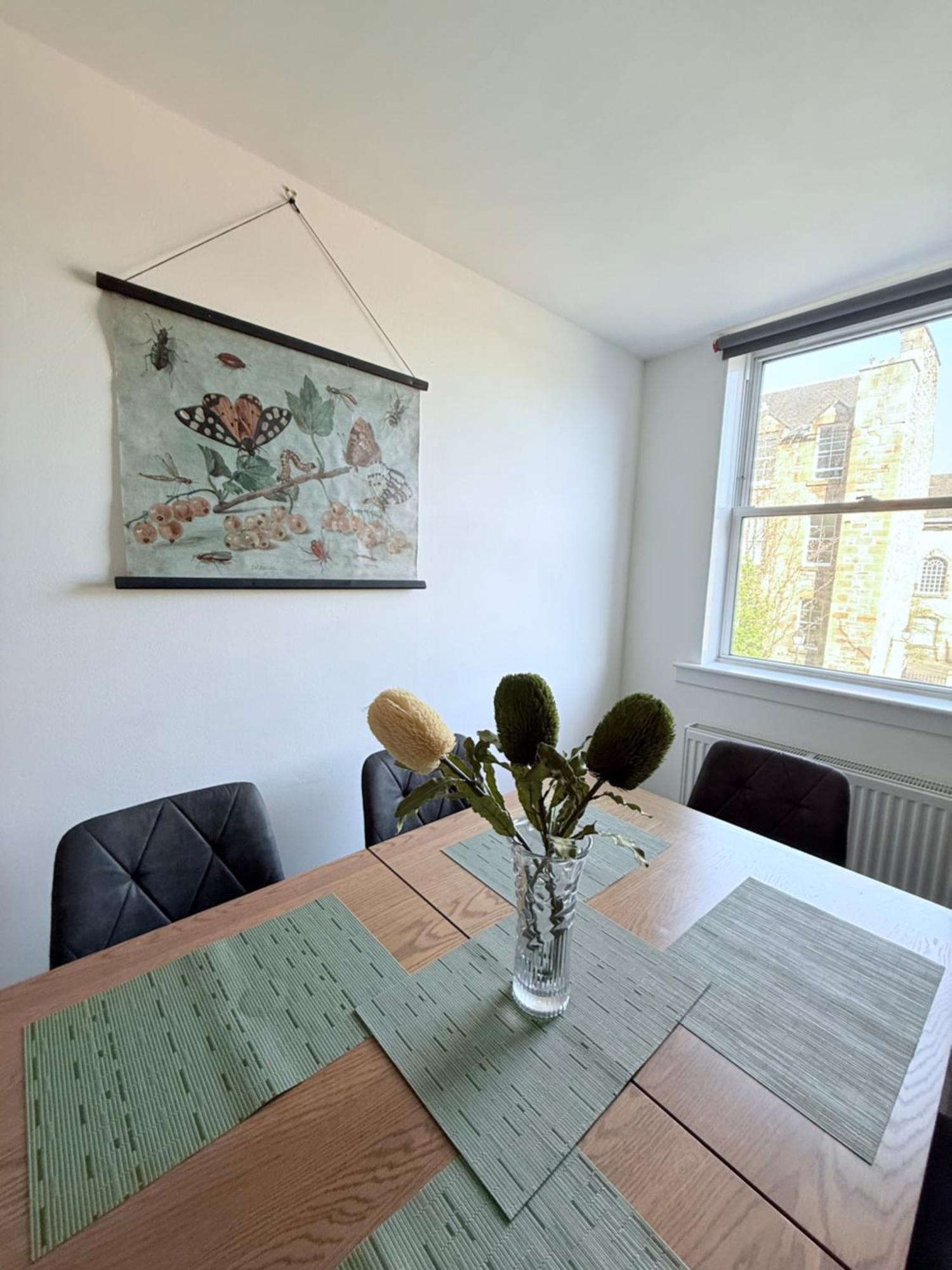 Royal Mile Neighbour 2-bed Old Town Apartment *