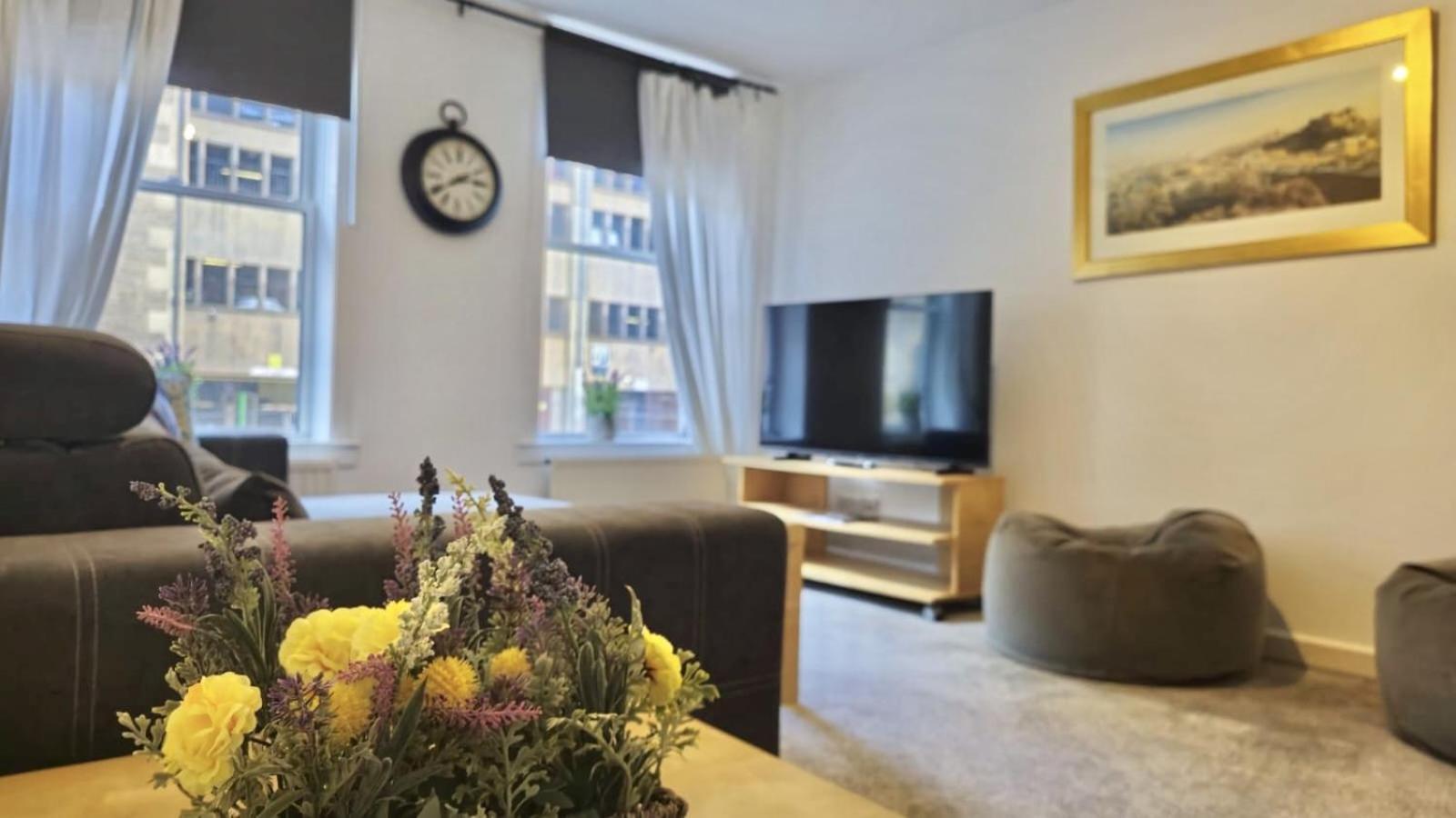 Royal Mile Neighbour 2-bed Old Town Apartment *